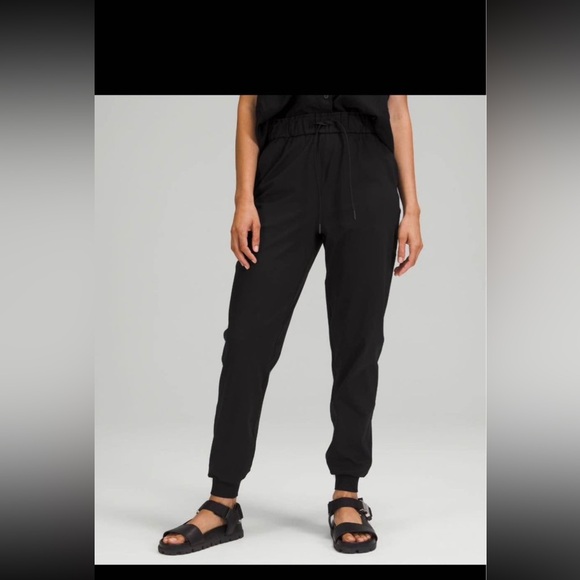 Lululemon stretch high rise jogger size 8 NWT BLACK - Picture 1 of 4